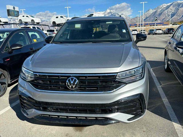 2023 Volkswagen Tiguan SE R-Line Black