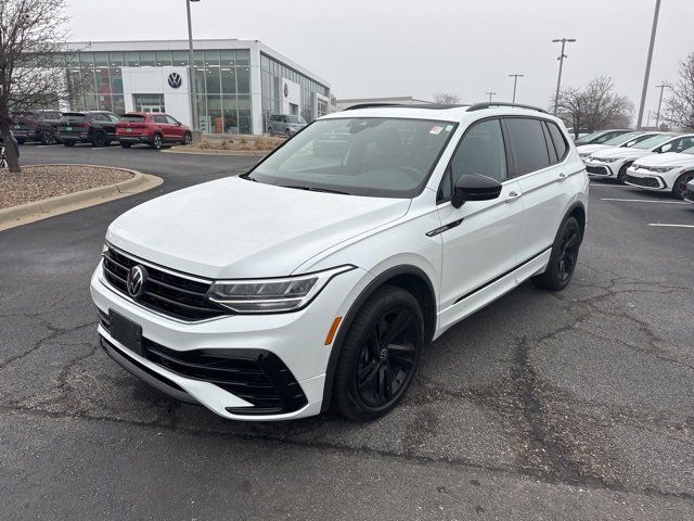 2023 Volkswagen Tiguan SE R-Line Black