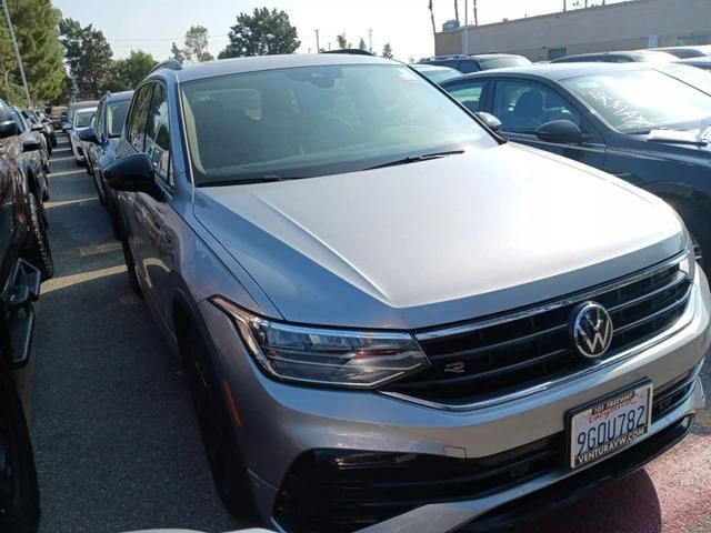 2023 Volkswagen Tiguan SE R-Line Black