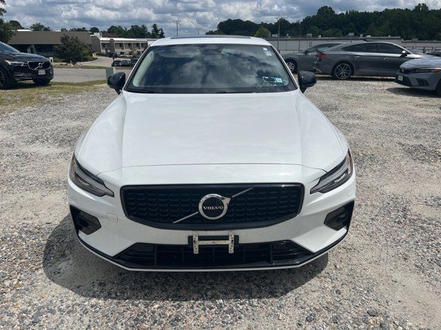 2023 Volvo S60 Core Dark Theme