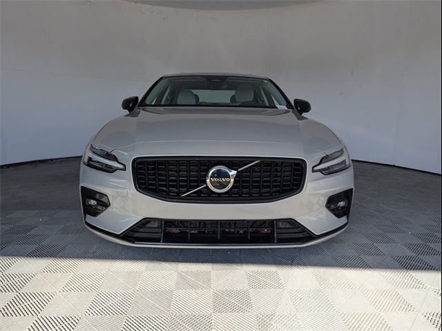 2023 Volvo S60 Core Dark Theme