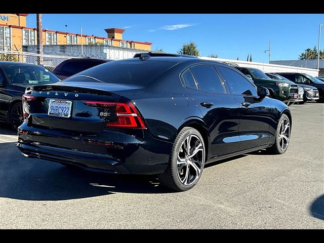 2023 Volvo S60 Core Dark Theme