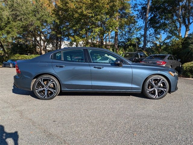 2023 Volvo S60 Plus Dark Theme