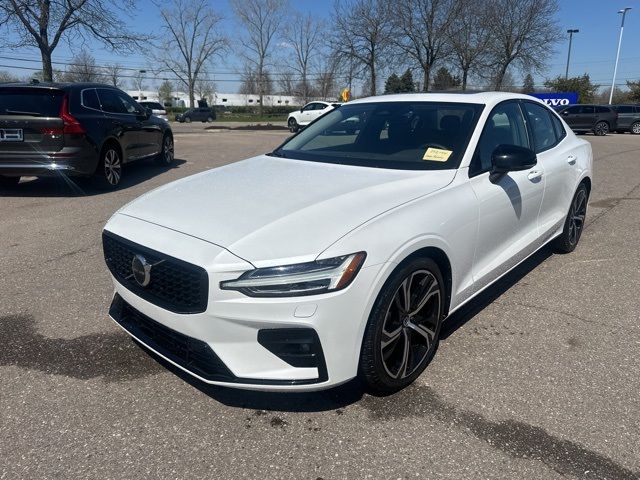 2023 Volvo S60 Core Dark Theme