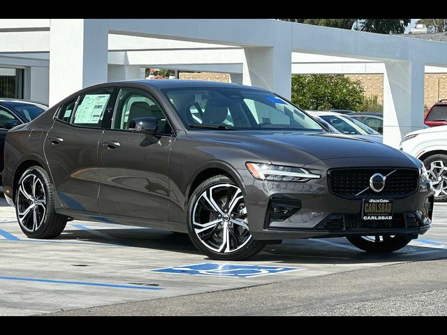 2023 Volvo S60 Core Dark Theme