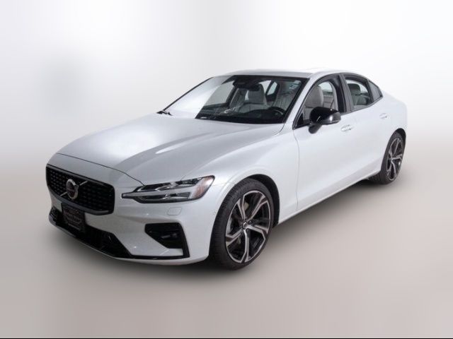 2023 Volvo S60 Plus Dark Theme