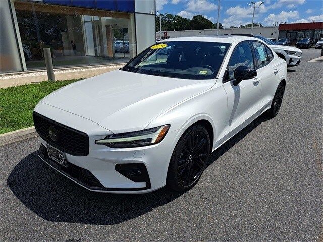 2023 Volvo S60 Plus Black Edition