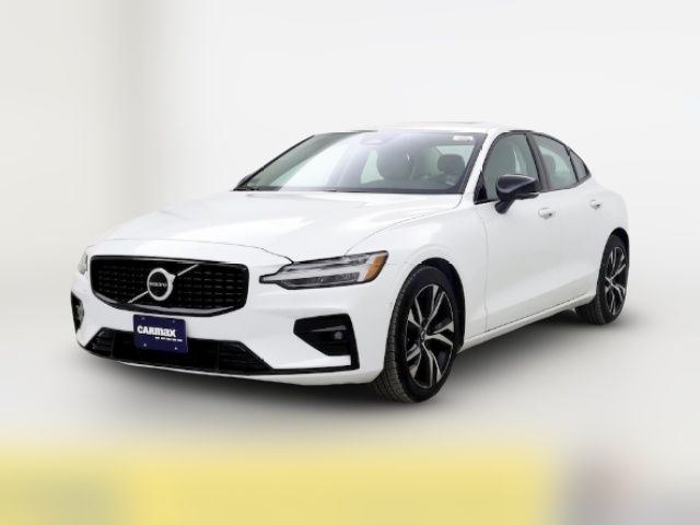 2023 Volvo S60 Plus Dark Theme