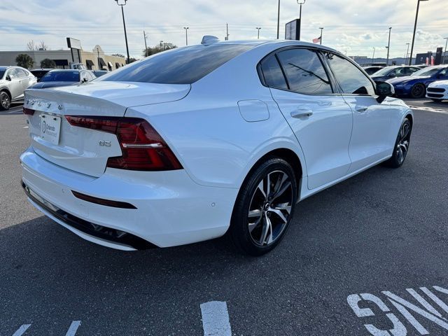 2023 Volvo S60 Plus Dark Theme