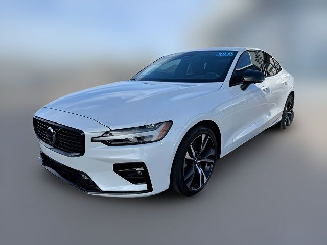 2023 Volvo S60 Plus Dark Theme