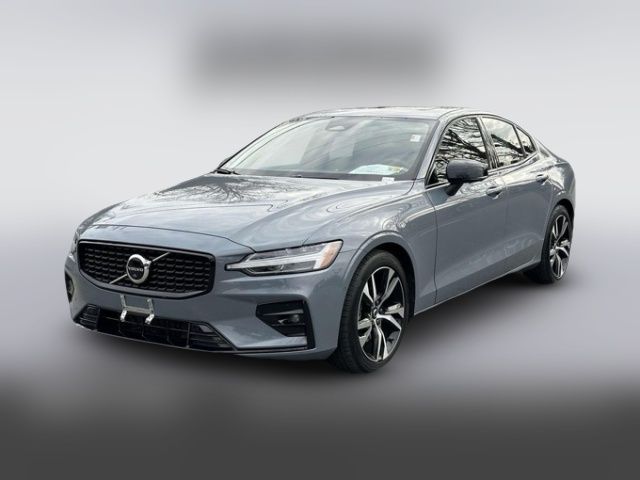 2023 Volvo S60 Plus Dark Theme