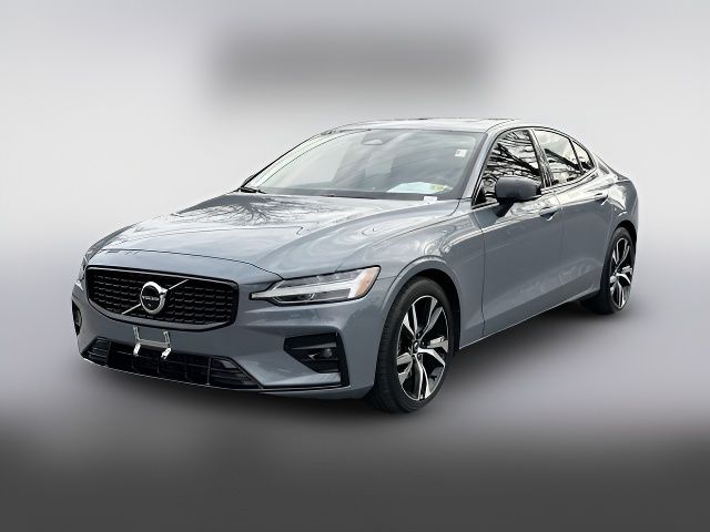 2023 Volvo S60 Plus Dark Theme