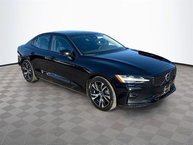 2023 Volvo S60 Plus Dark Theme