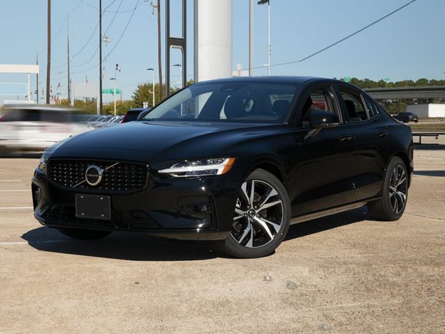 2023 Volvo S60 Plus Dark Theme