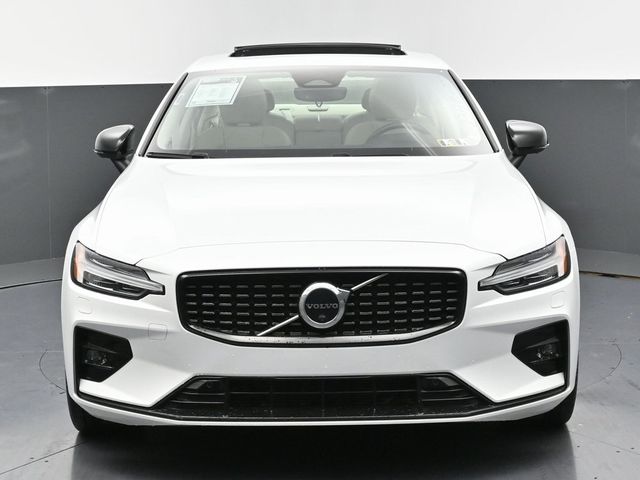 2023 Volvo S60 Plus Dark Theme