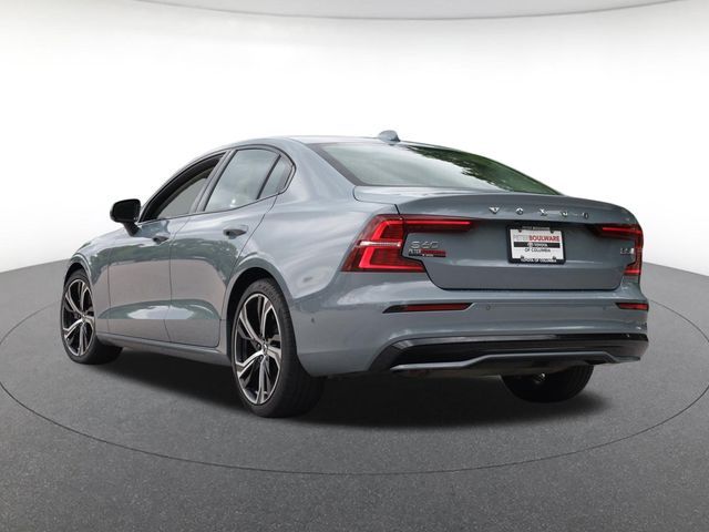 2023 Volvo S60 Plus Dark Theme