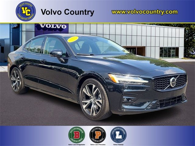 2023 Volvo S60 Plus Dark Theme