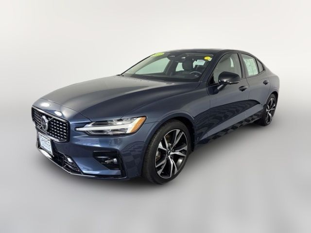 2023 Volvo S60 Plus Dark Theme