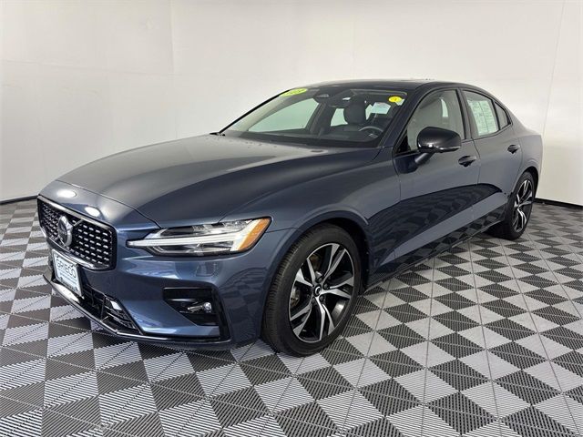2023 Volvo S60 Plus Dark Theme