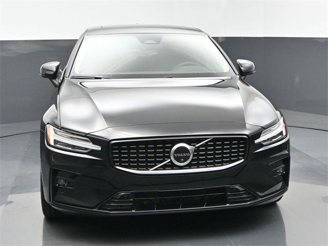 2023 Volvo S60 Plus Dark Theme