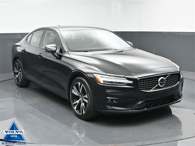 2023 Volvo S60 Plus Dark Theme