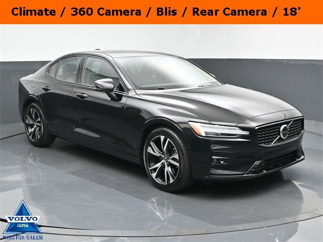 2023 Volvo S60 Plus Dark Theme