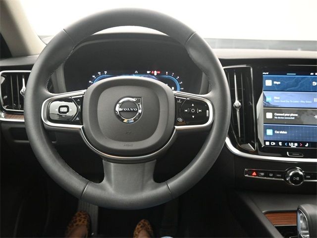 2023 Volvo S60 Plus Dark Theme