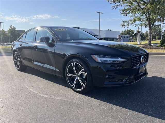 2023 Volvo S60 Plus Dark Theme