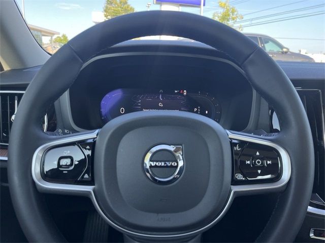 2023 Volvo S60 Plus Dark Theme