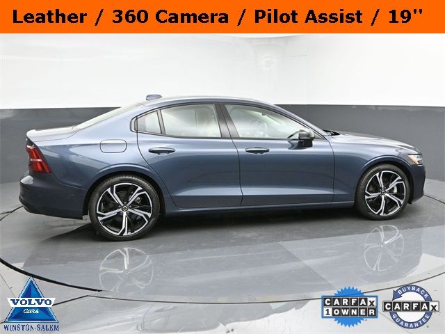 2023 Volvo S60 Plus Dark Theme