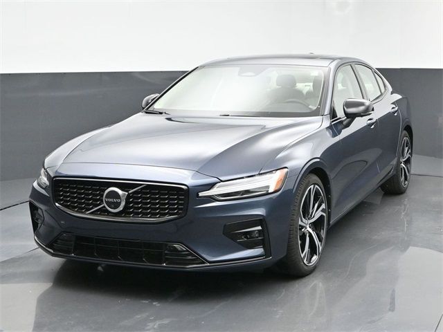 2023 Volvo S60 Plus Dark Theme