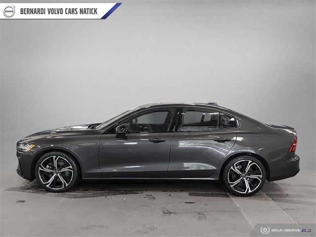 2023 Volvo S60 Plus Dark Theme