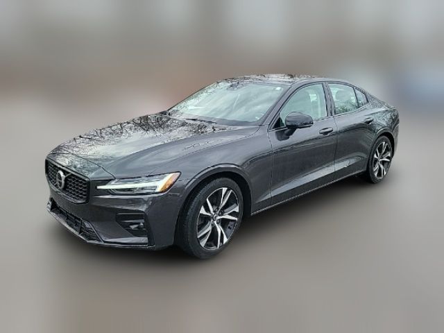 2023 Volvo S60 Plus Dark Theme