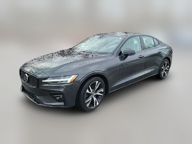 2023 Volvo S60 Plus Dark Theme