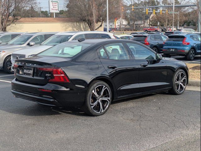 2023 Volvo S60 Plus Dark Theme