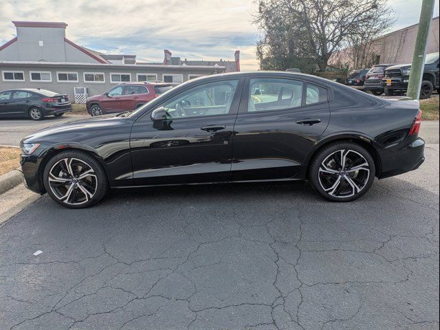 2023 Volvo S60 Plus Dark Theme