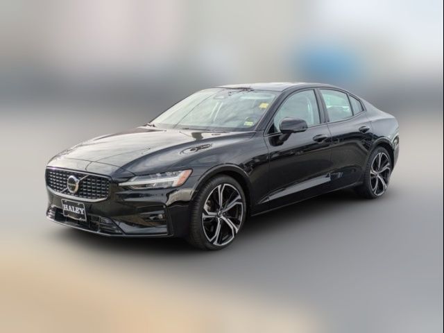 2023 Volvo S60 Plus Dark Theme