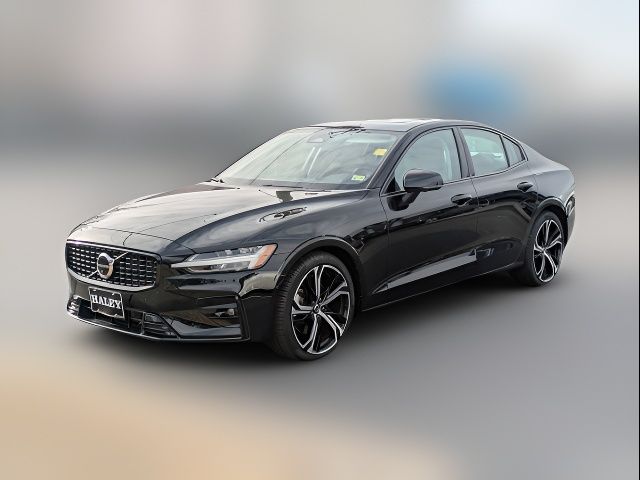 2023 Volvo S60 Plus Dark Theme