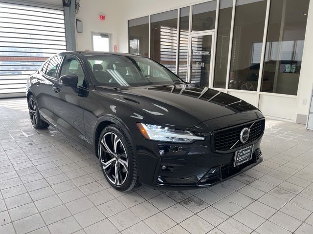 2023 Volvo S60 Core Black Edition