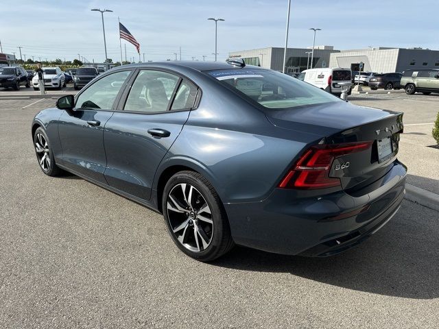 2023 Volvo S60 Plus Dark Theme