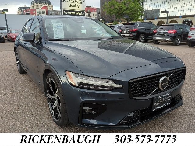 2023 Volvo S60 Plus Dark Theme