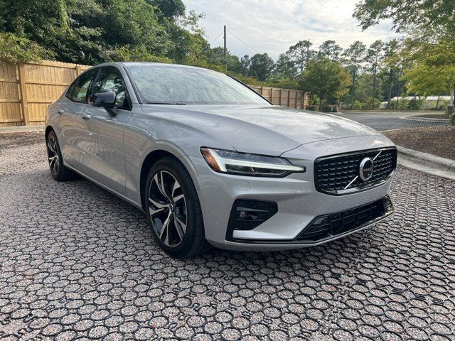 2023 Volvo S60 Plus Dark Theme