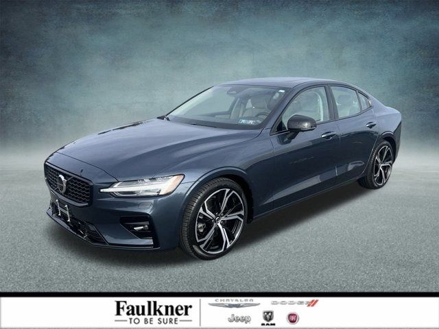 2023 Volvo S60 Plus Dark Theme