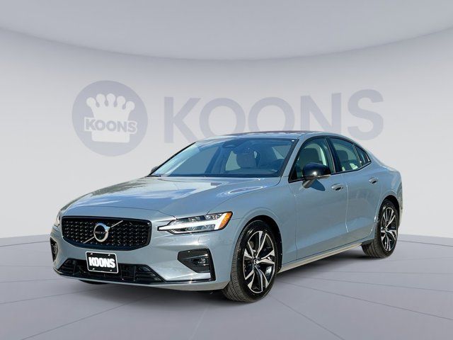 2023 Volvo S60 Plus Dark Theme