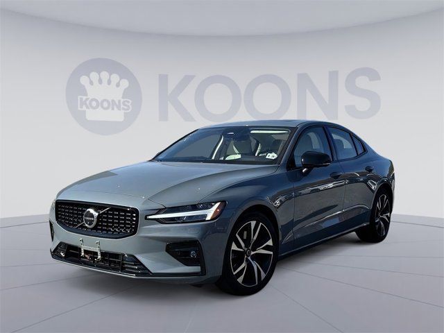 2023 Volvo S60 Plus Dark Theme