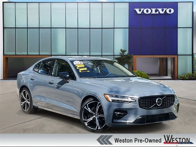 2023 Volvo S60 Plus Dark Theme