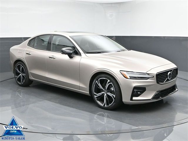 2023 Volvo S60 Plus Dark Theme