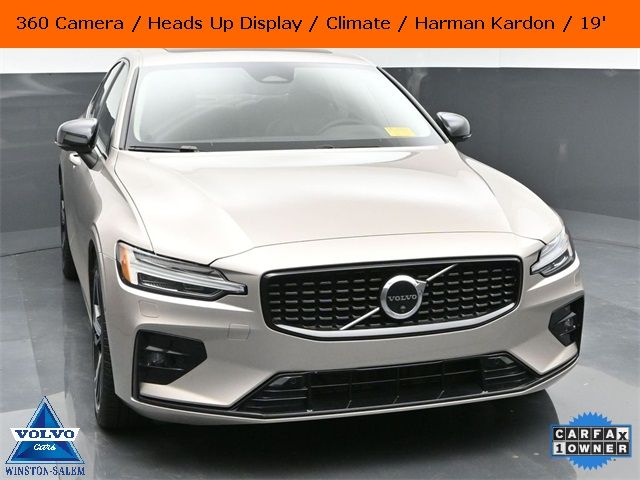 2023 Volvo S60 Plus Dark Theme