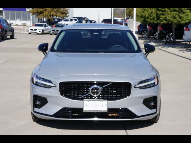 2023 Volvo S60 Plus Dark Theme