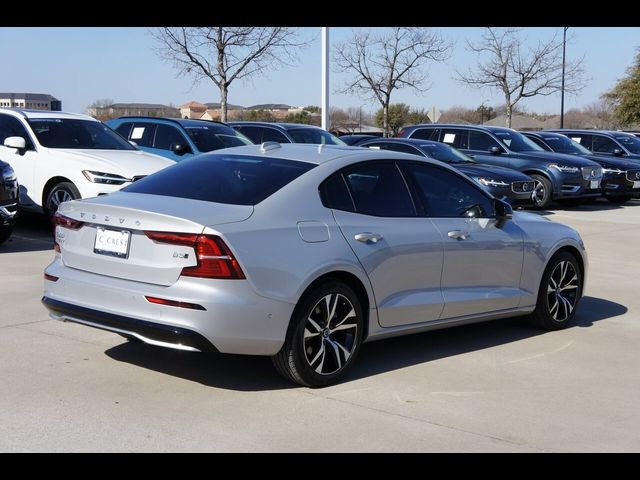 2023 Volvo S60 Plus Dark Theme